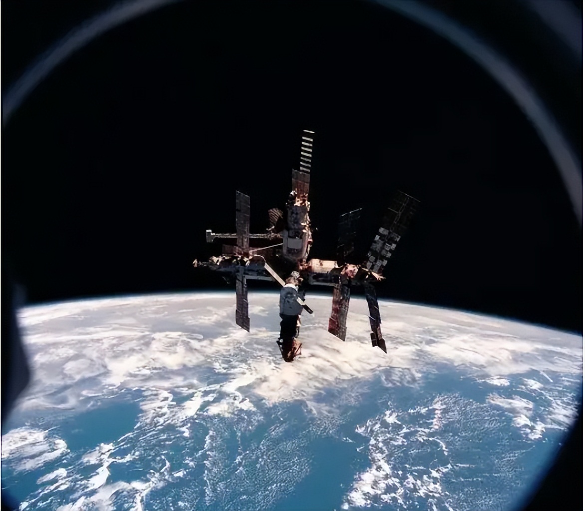 神舟十四号对接空间站美国媒体,神舟十四号飞船与空间站完成对接