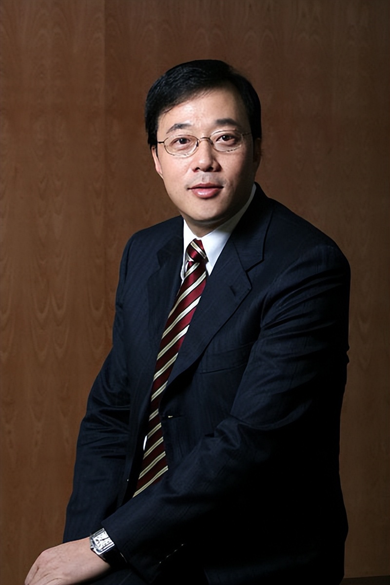 “大魔王”谭晶：当年高考她哭了3天，嫁给大9岁的院士幸福吗？