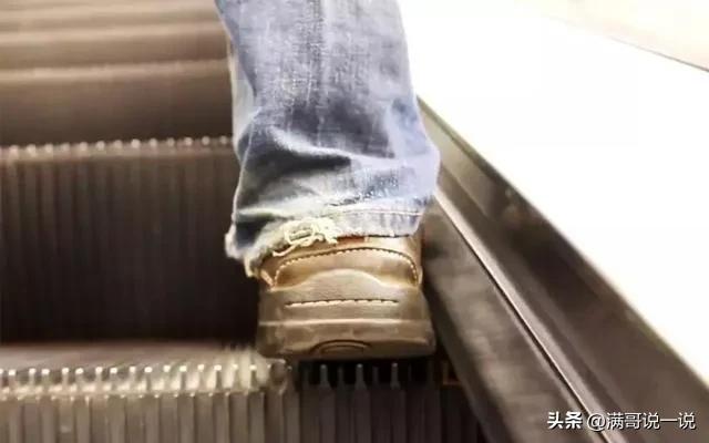 电梯两侧的毛刷用来干什么的,电梯上的毛刷有什么用