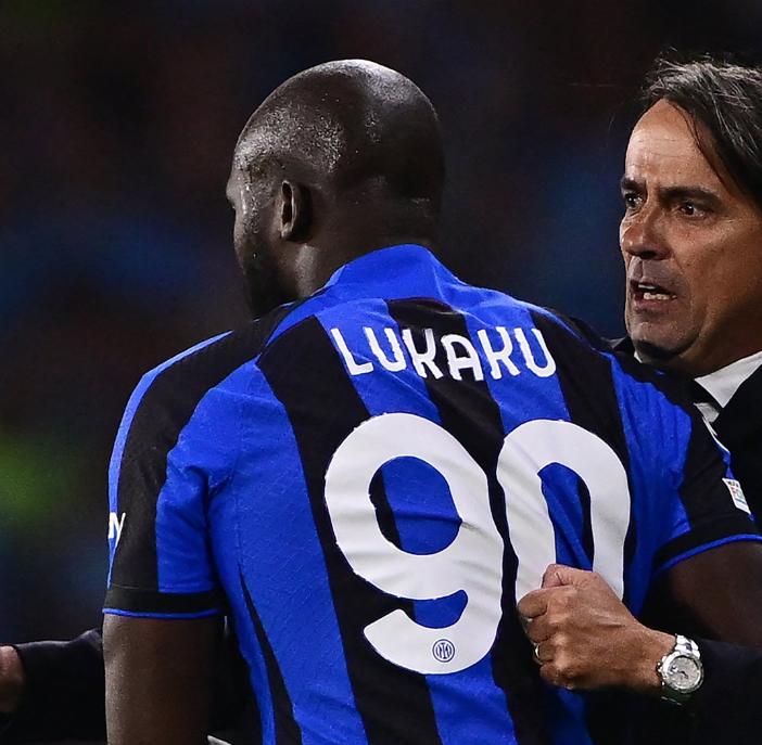 1-0夺冠，新王诞生！曼城狂欢：20天夺3冠，多人喜极而泣