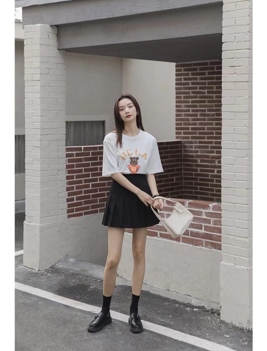 短款百褶短裙的10种搭配方法冬季,灰色短款百褶半身裙怎么搭配上衣