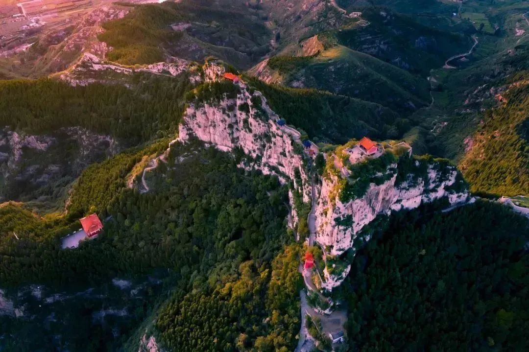 美！青山绿水间，留下一抹齐鲁红！