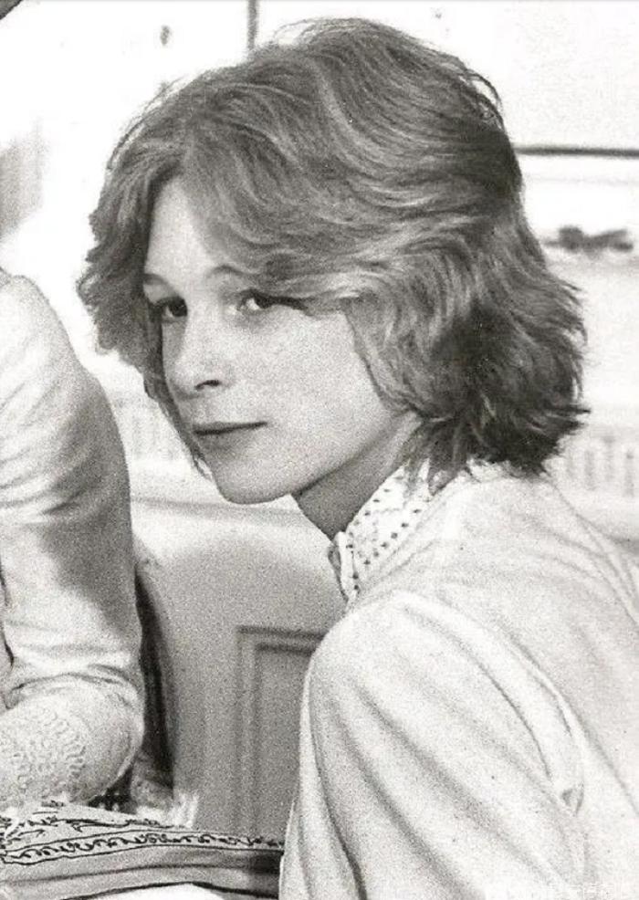 “世界第一美少年”，15岁被谣传死亡，美是原罪？今67岁白发飘飘