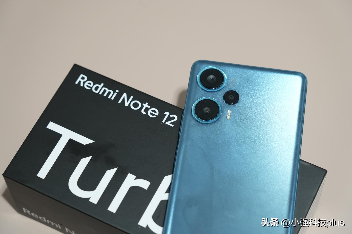 小米和华为哪款手机最值得入手,华为mate40pro与小米12pro跑分