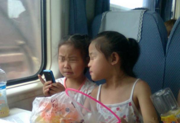 儿童乘火车按身高还是按年龄购票,儿童乘坐火车购票最新标准