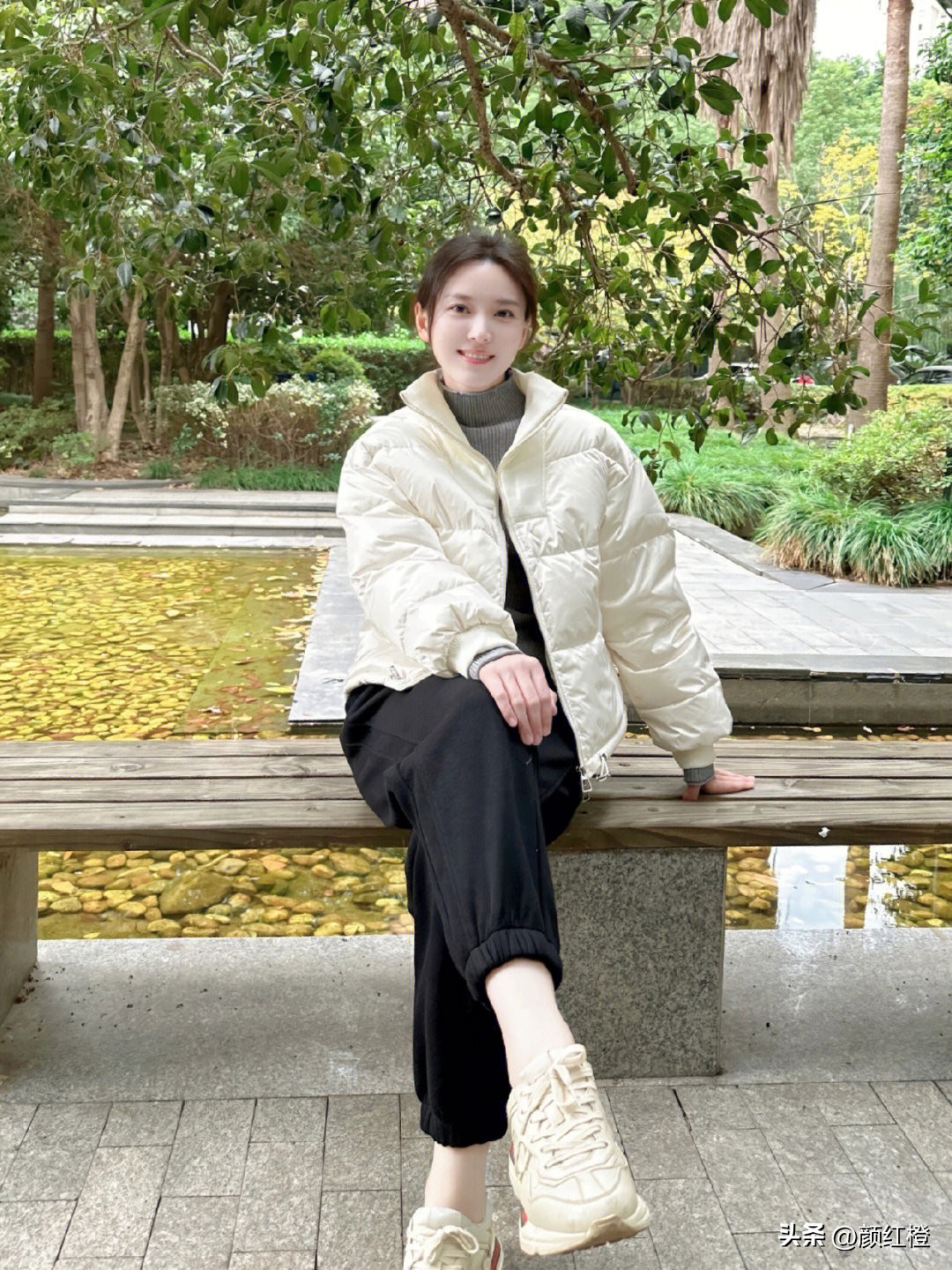 鲨鱼裤搭配长款羽绒服视频,羽绒服鲨鱼裤绝美冬天就该这么穿