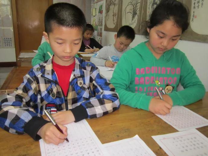 草根作家杨正夫乡土作品选集（四）勤劳的“小蜜蜂”文/杨正夫