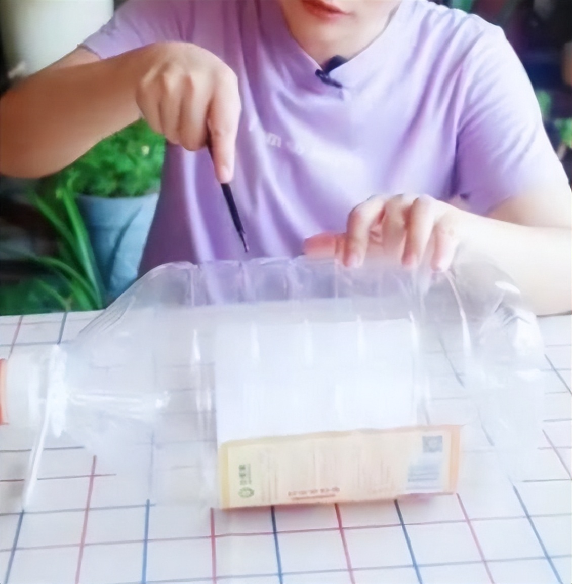 废旧塑料瓶改造花盆小妙招,废旧塑料桶制作花盆教程