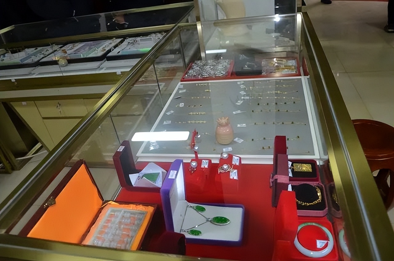 典型案例涉案金额达60亿,40个涉案金额上千万的案例