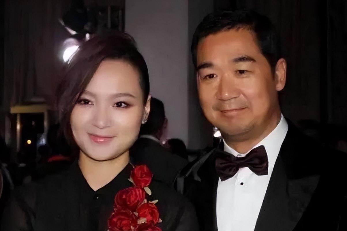 21岁新人揭露圈内*规则潜**：副导演带面试女孩开房，男艺人也不安全