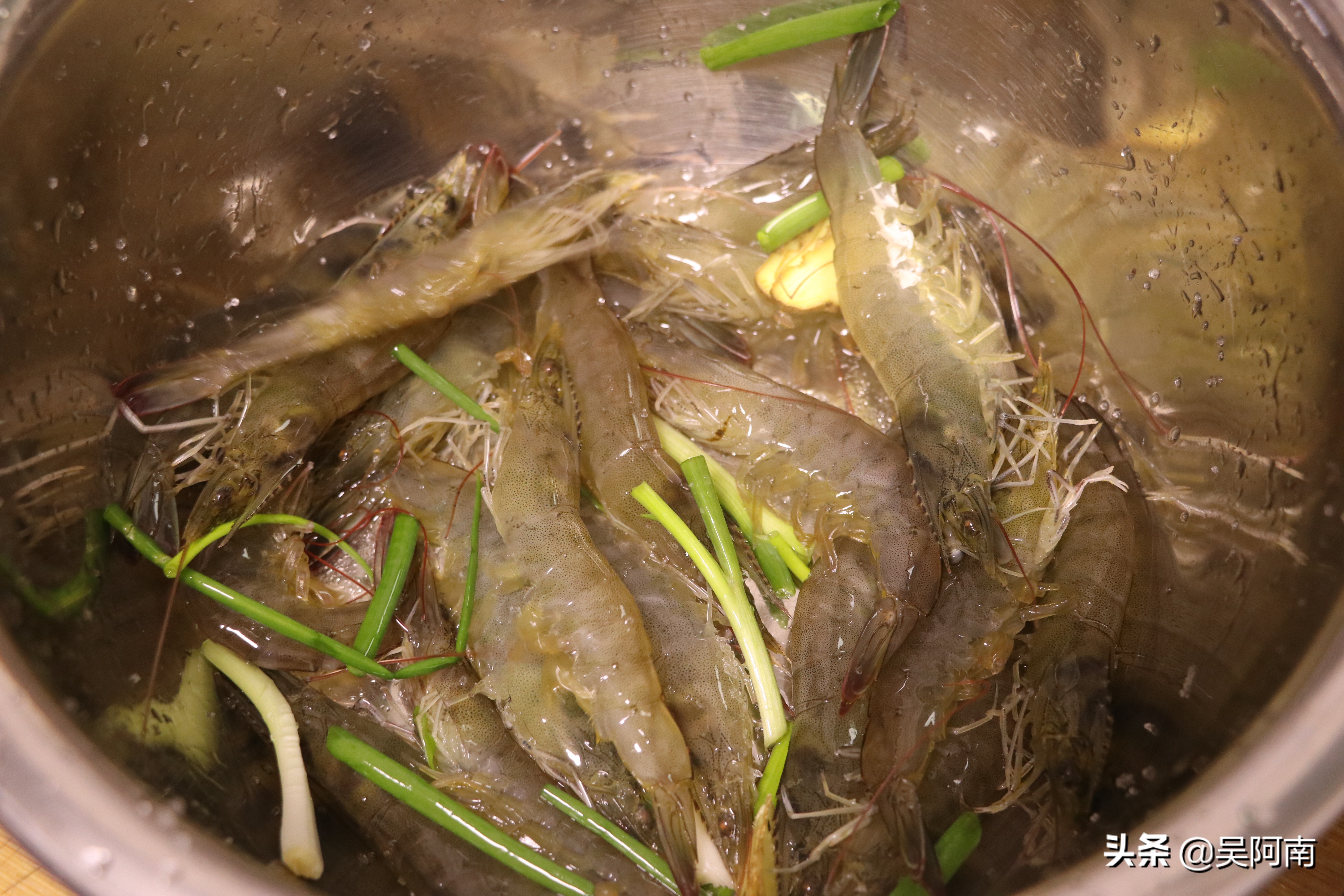 椒盐大虾最正宗的做法窍门,外酥里嫩的椒盐大虾太好吃了