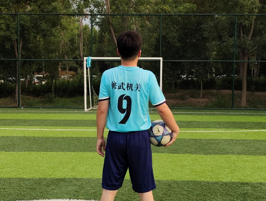 挥洒汗水追梦绿茵,挥洒汗水足球