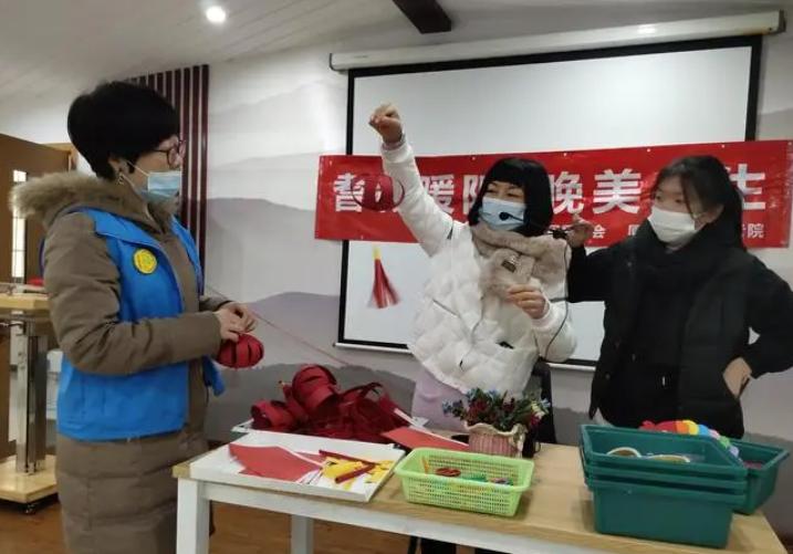 英国的养老制度运作方式,英国养老政策的优势和劣势