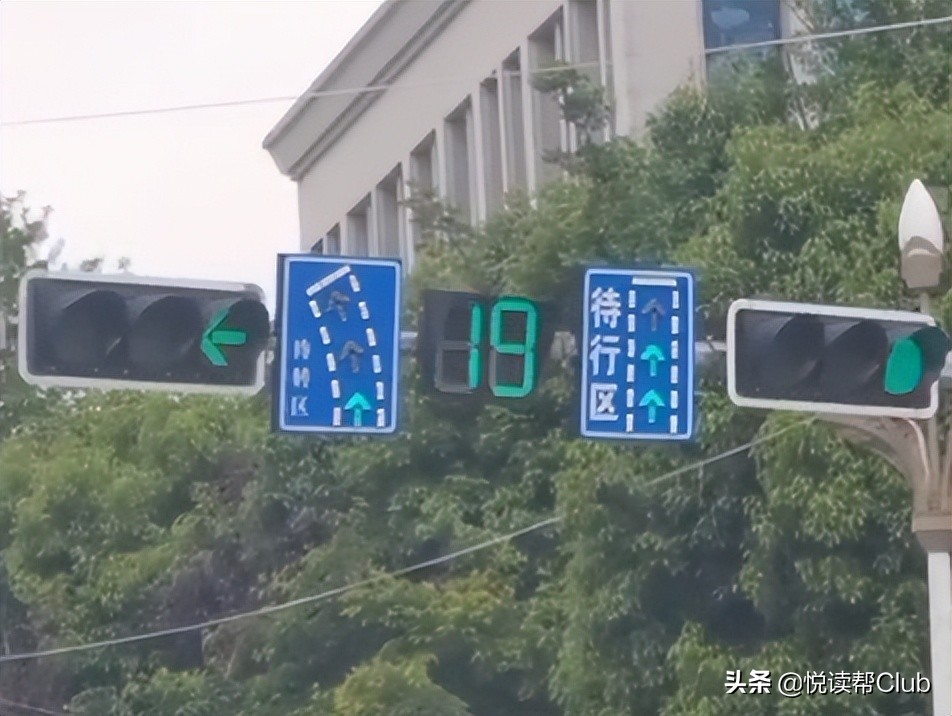黄果树大街新增“待转车道”，驾驶时该注意什么，快收藏