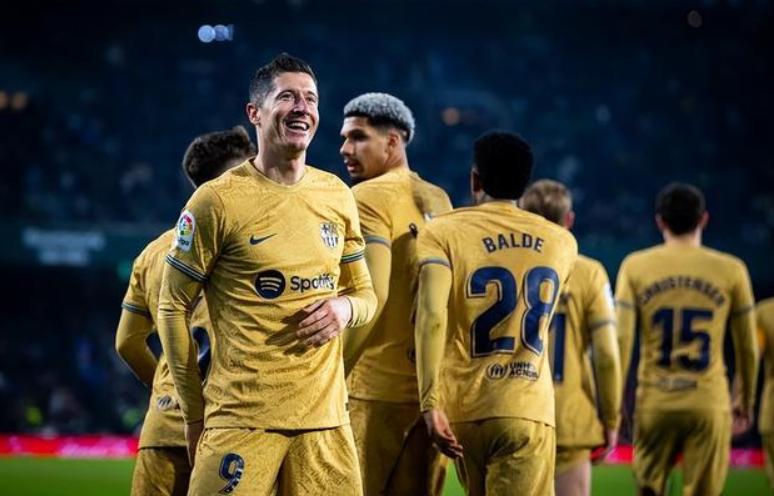 巴萨补赛险胜贝蒂斯，巴尔德助攻实力关键，莱万延续强势效应