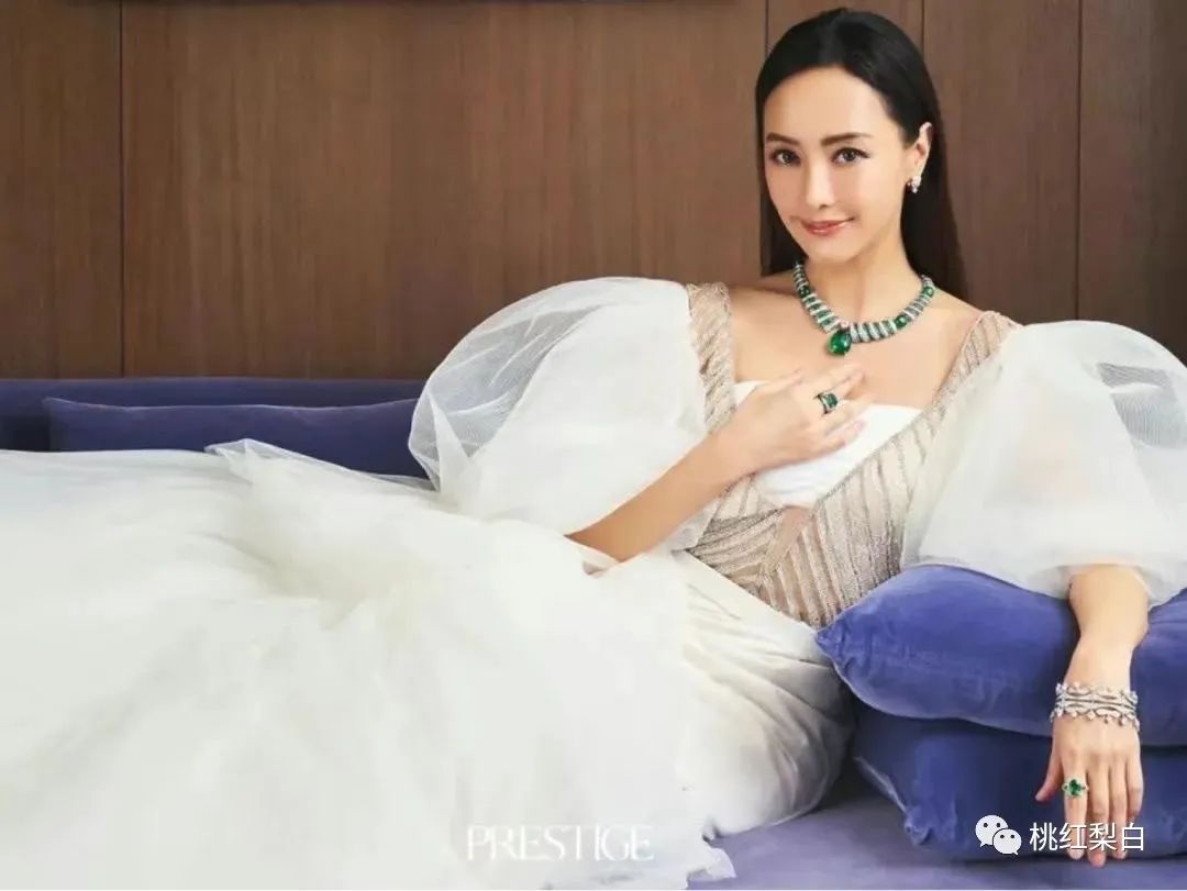 都炫耀起鸽子蛋了，她还是嫁了个假豪门？