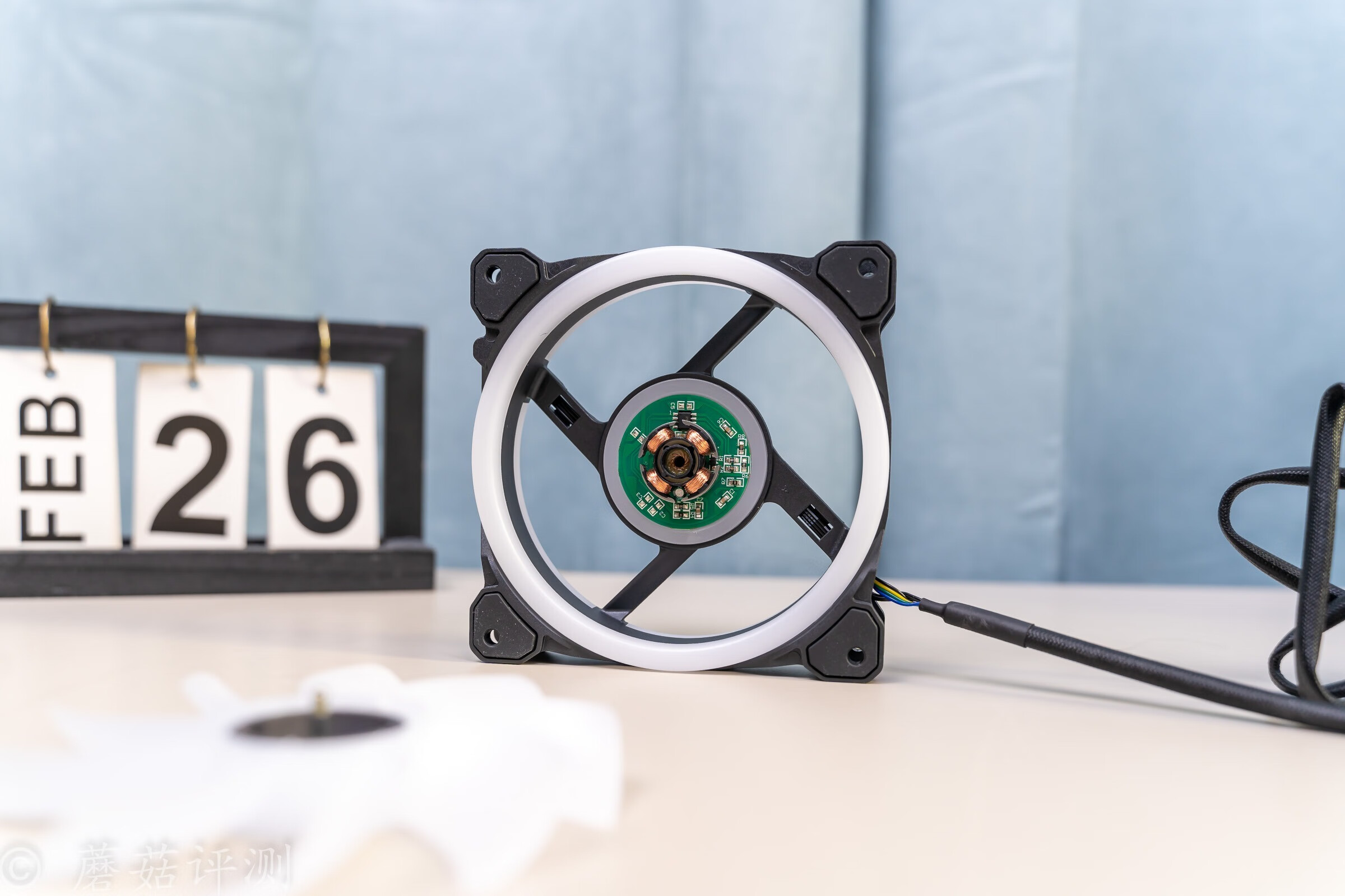 一正一反，轻松定义你需要的风扇风向，Tt耀影SWAFAN12机箱风扇