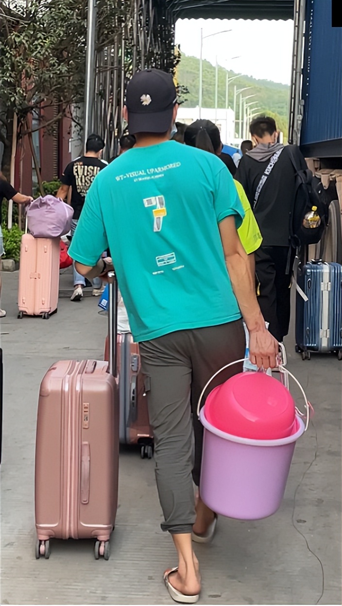 厂妹背影,厂妹长大