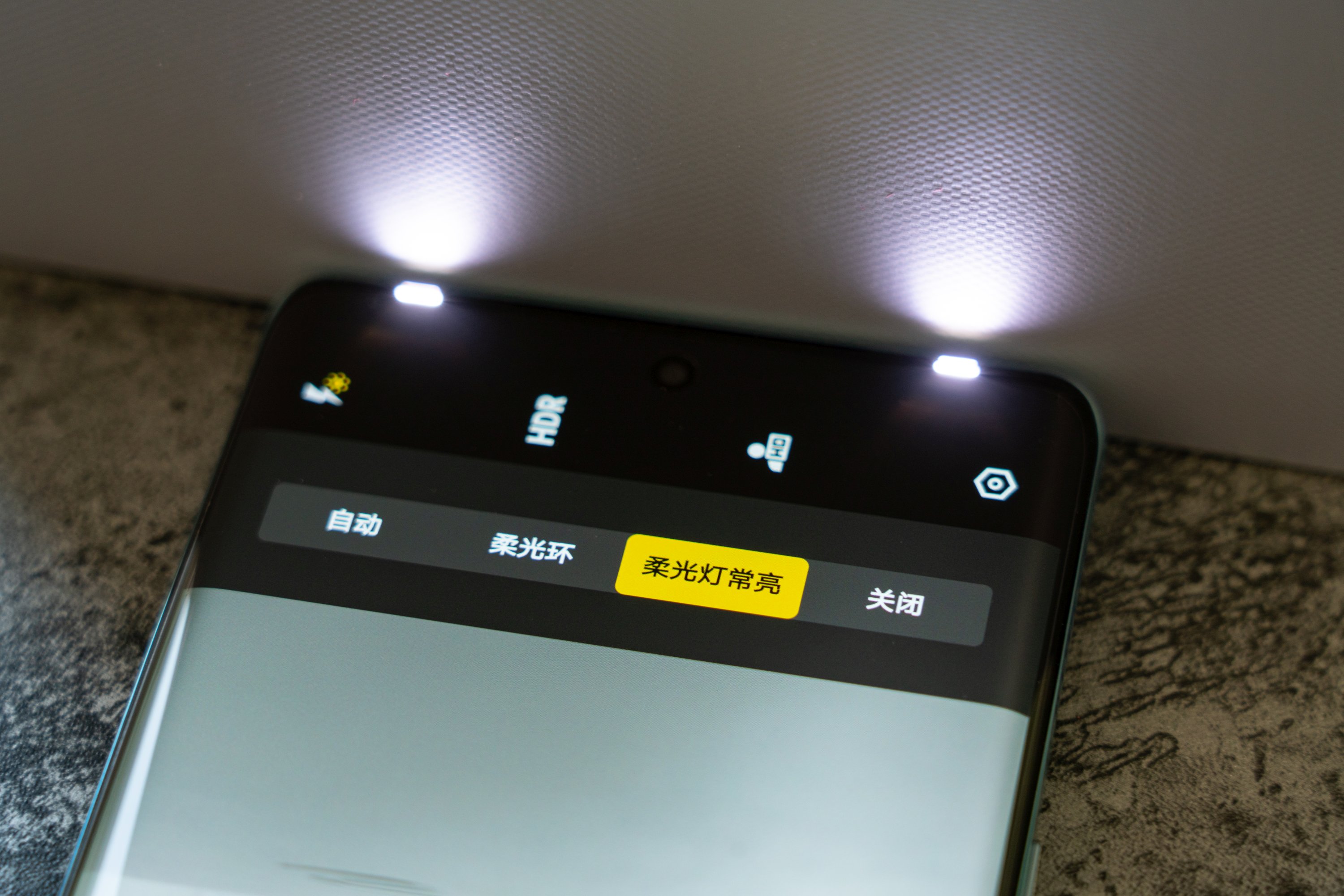 vivos16双极夜柔光灯双侧不一样,vivos16颜如玉和黑色哪个更好看