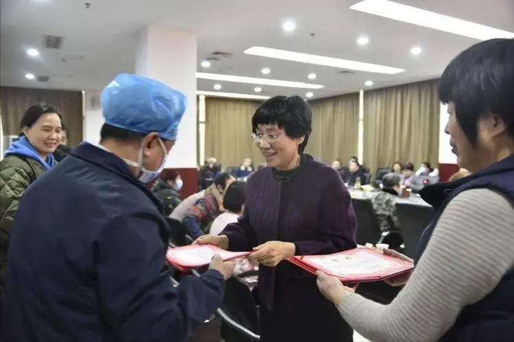 社保新规三类人交了也不能领社保,社保交满15年哪六类人拿不到社保