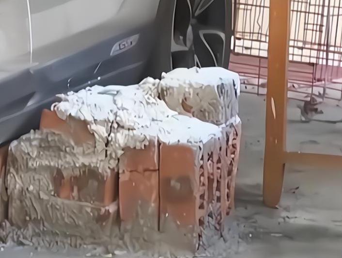 门口被人乱停车堵住了,家门口被人乱停车堵住