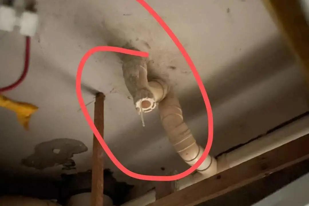 龙政安：拆卸吊顶、上楼防水，为客户杜绝安全隐患