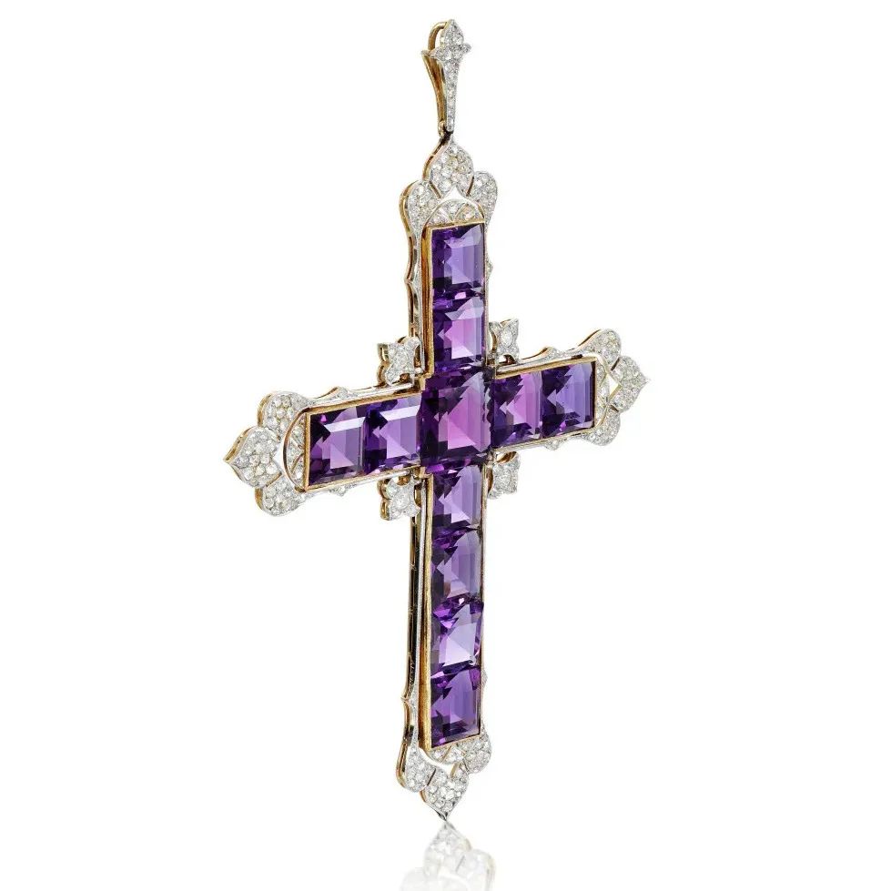 苏富比上拍戴妃紫水晶项链坠，竟然被卡戴珊抢到？她真的赚到了吗？