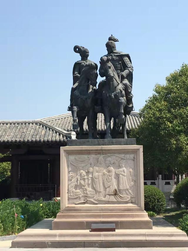 从古到今都没找到的名人墓,八十年代修铁路发现的大墓