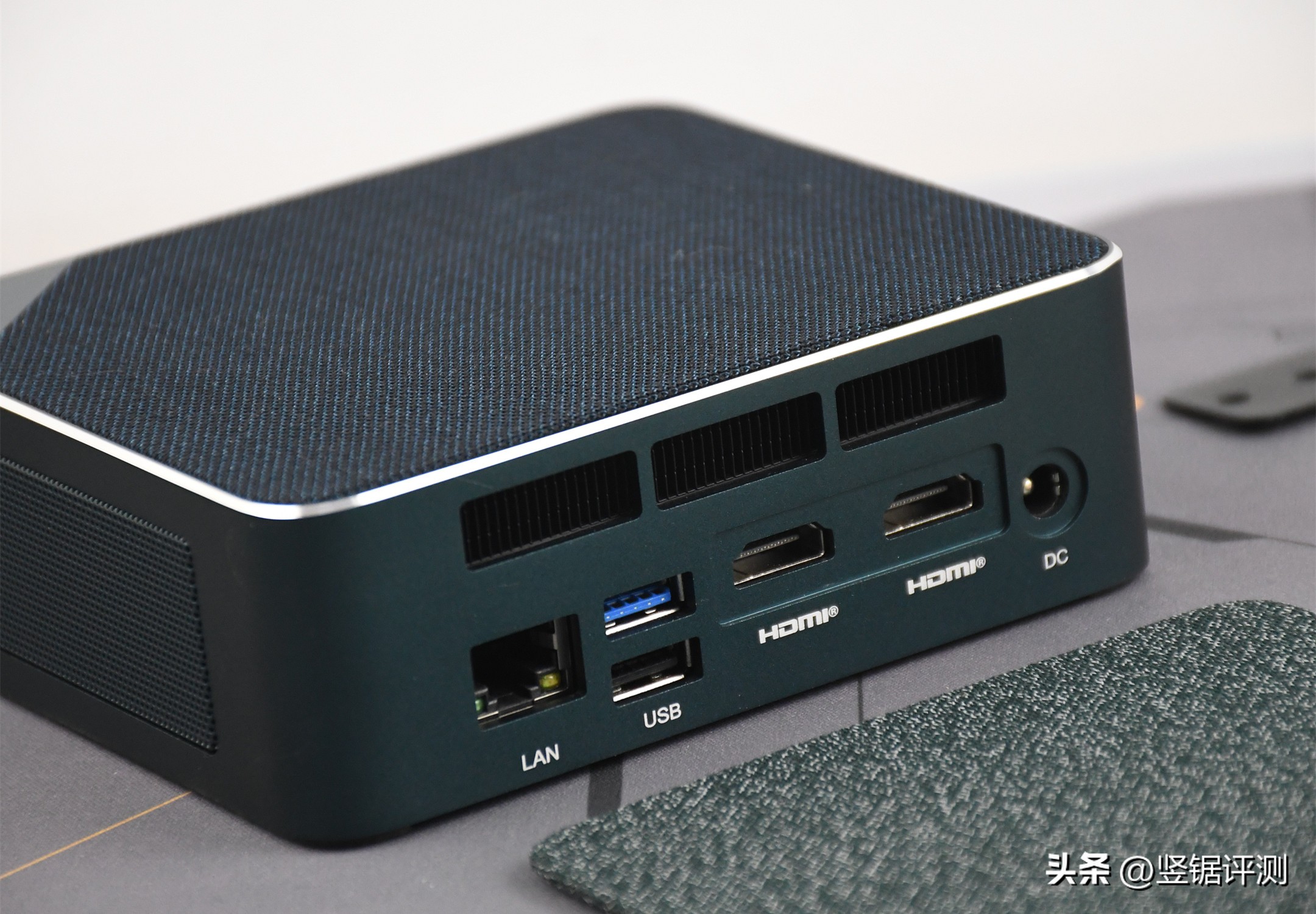 性能强劲，搭载锐龙7735HS的迷你电脑主机：零刻SER6ProVest评测