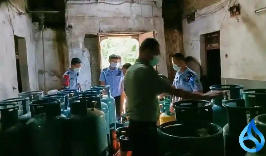 红安成功捣毁一地沟油加工点！