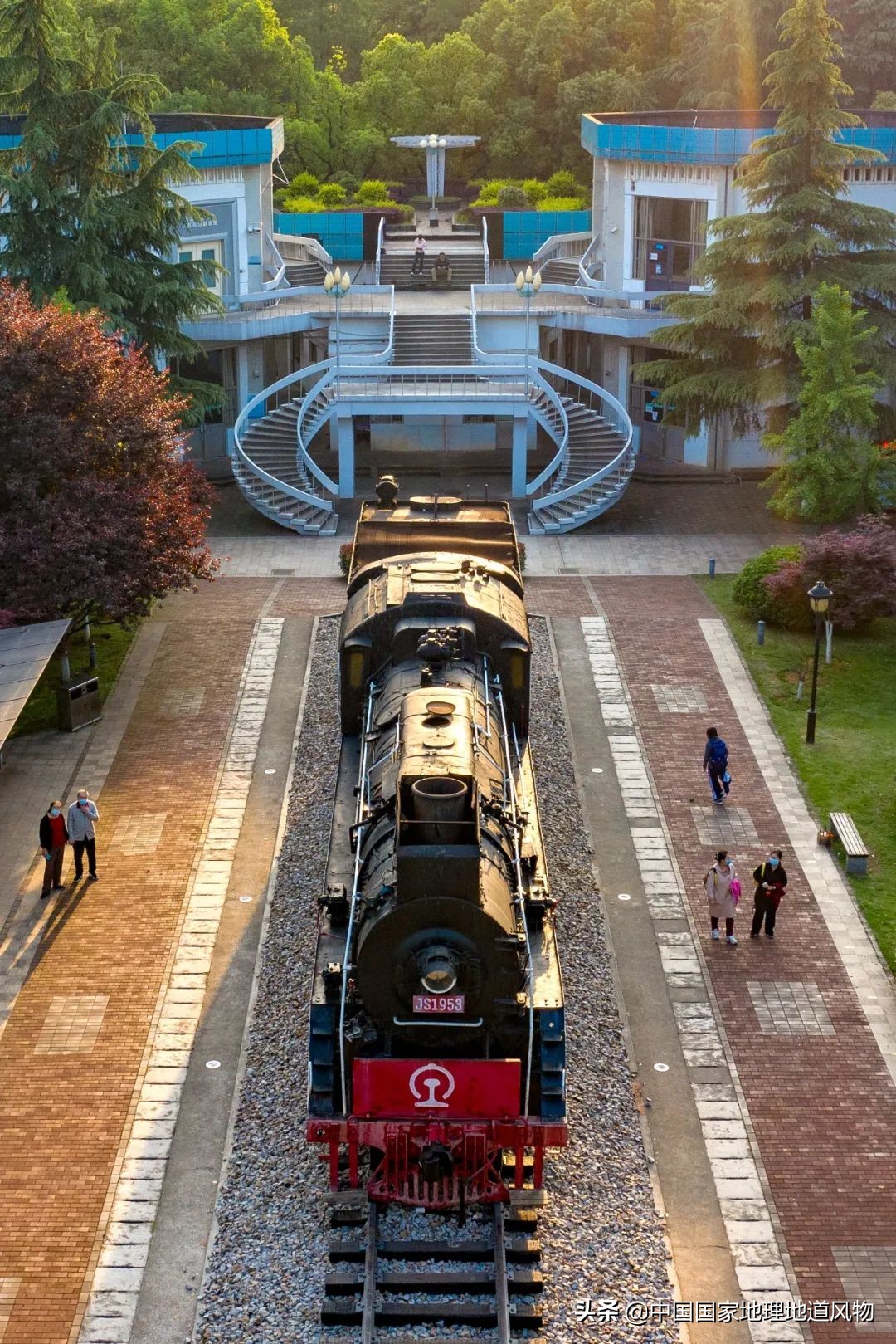 中南财经大学和中南大学法学对比,中南大学哪个系最强