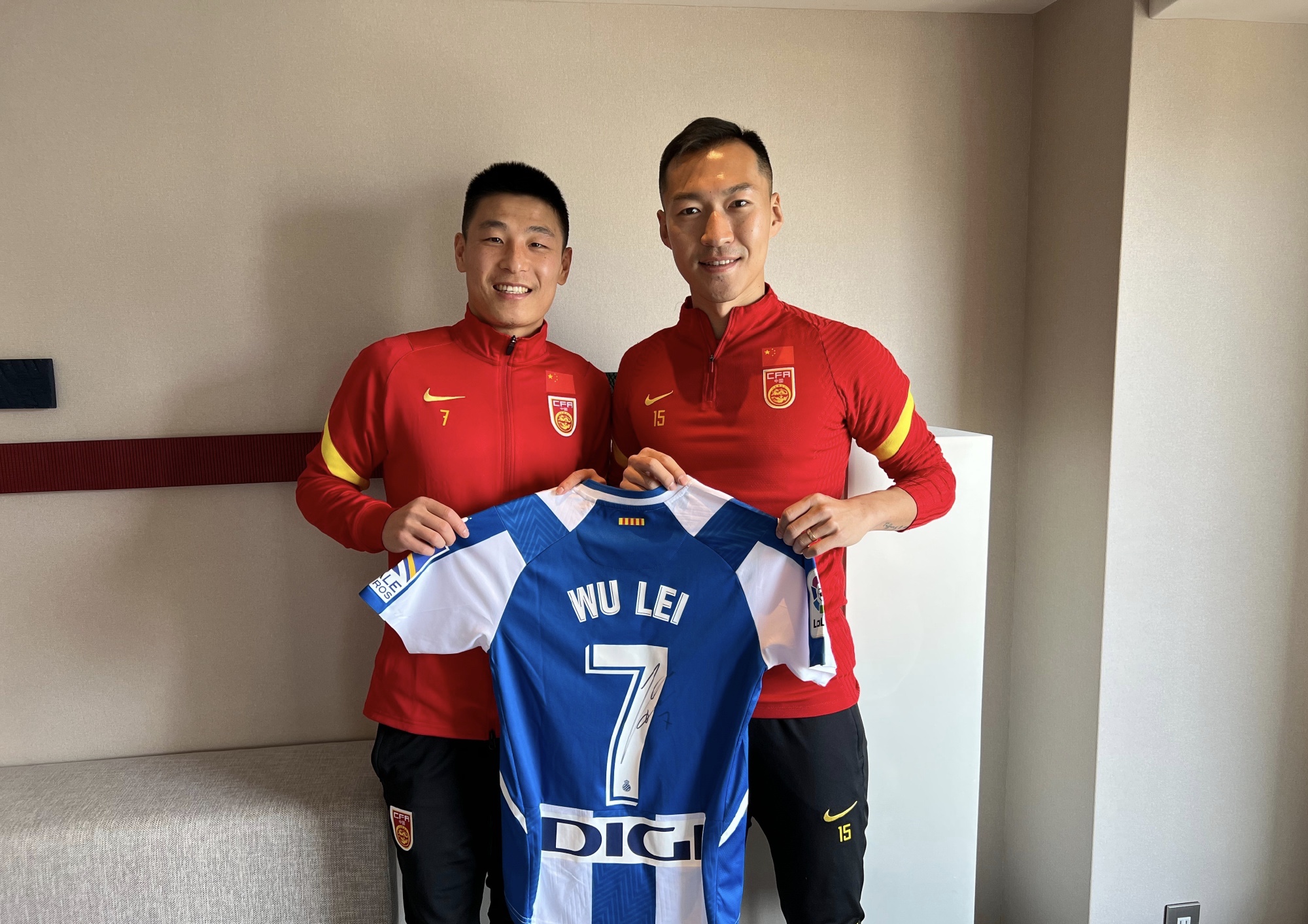 吹毛怪李铁剃头后的样子,李铁剃头的样子