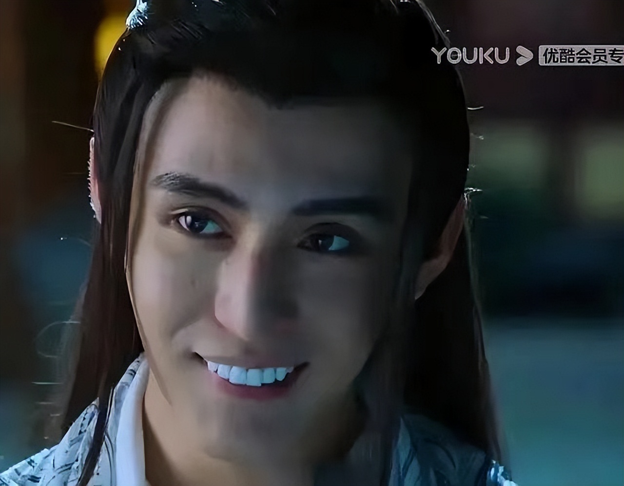 盘点有哪些明星在舞台上露过腹肌,假腹肌假翘臀