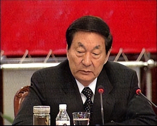 *镕基朱**公正廉洁铁面无私,幼年时失去双亲成孤儿,直言不怕得罪人