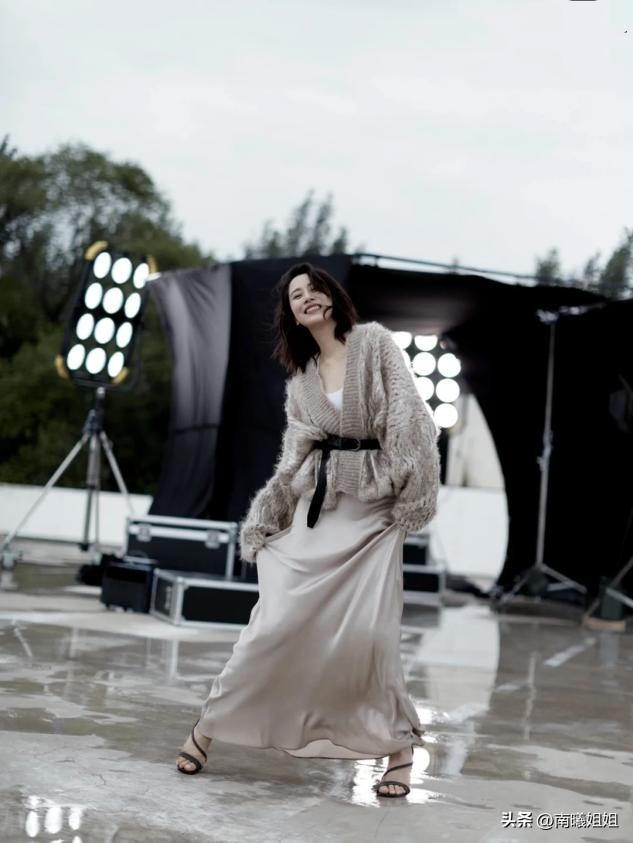 连衣长裙高级感穿搭优雅大方,奶奶长裙