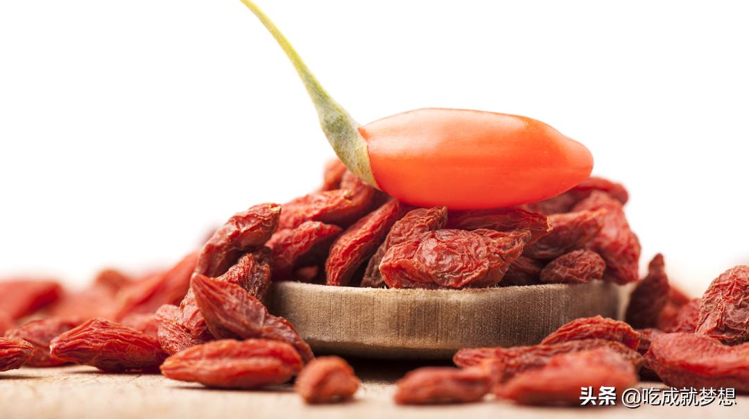 冬天枸杞和什么泡水不上火,一吃枸杞就上火怎么回事