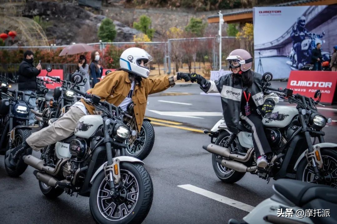 广州qjmotor赛350实车评测,qjmotor350圆灯版骑行感受