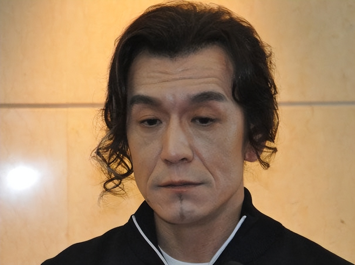 李咏离世4年，再看哈文的状况，才明白嫁给李咏是最好的选择