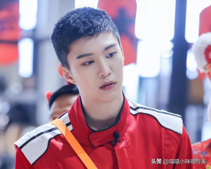 靠刘海撑起来的颜值,靠刘海撑起的颜值男生