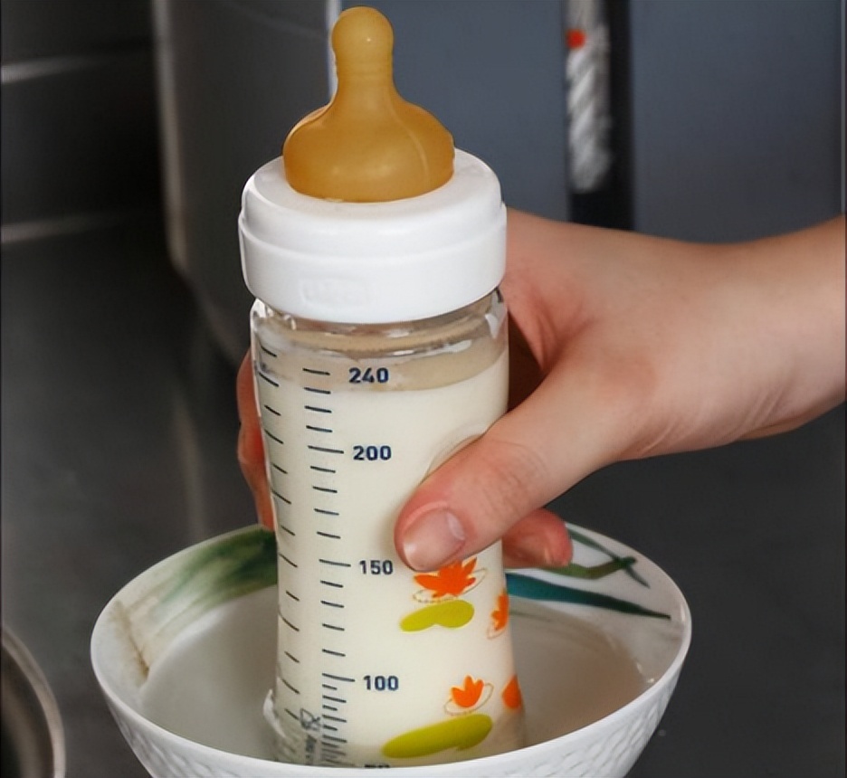 宝宝拉屎肛裂出血吃什么,满月宝宝肛裂导致的便血怎么办