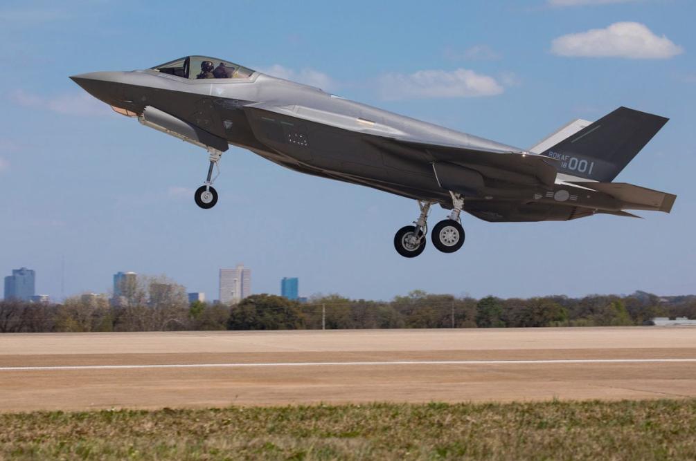 歼20战斗机f35哪个更优秀,歼20发动机与f35发动机差距