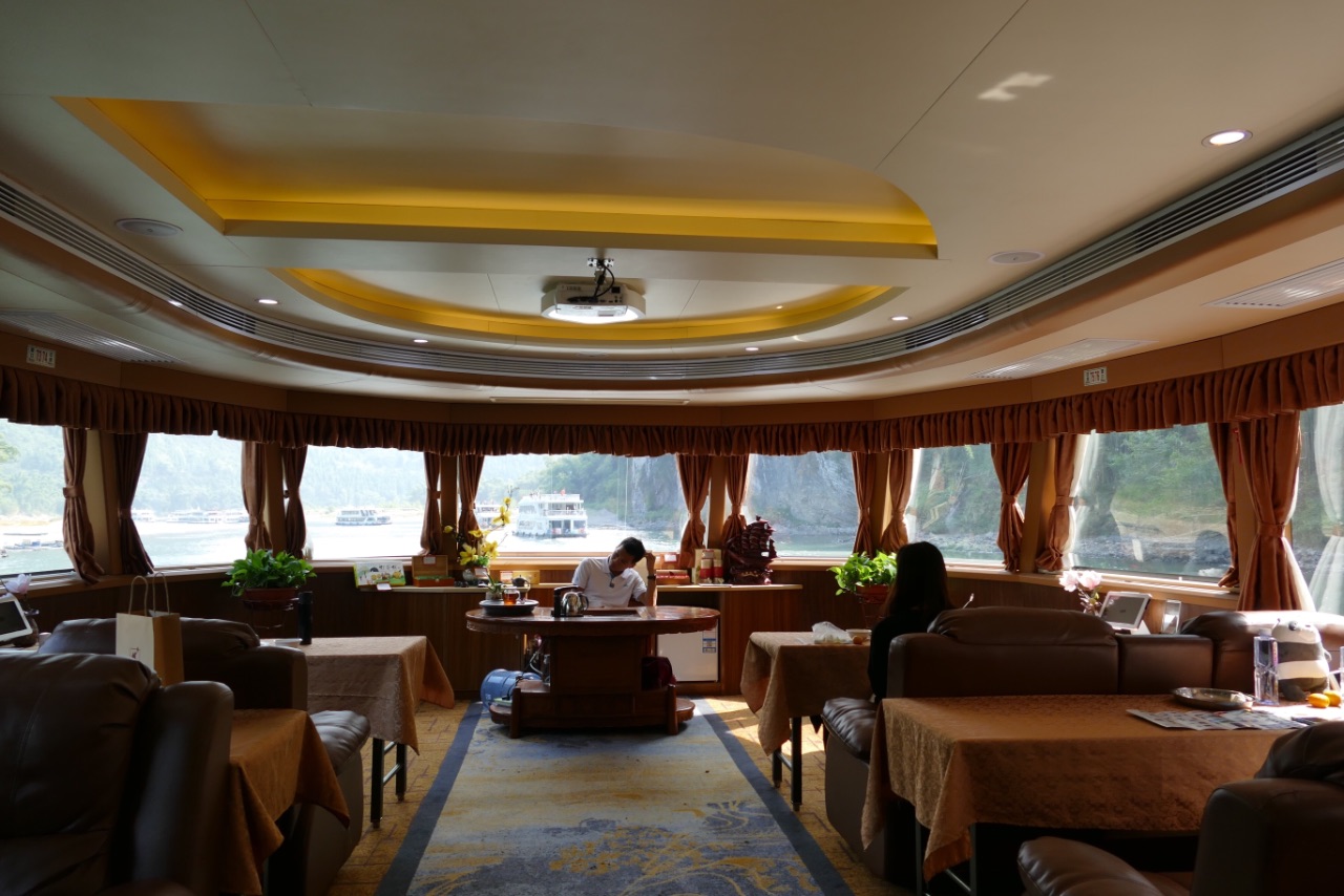 这满江碧透的水，秀拔云天的山，莫非就是马良当年留下的画卷！