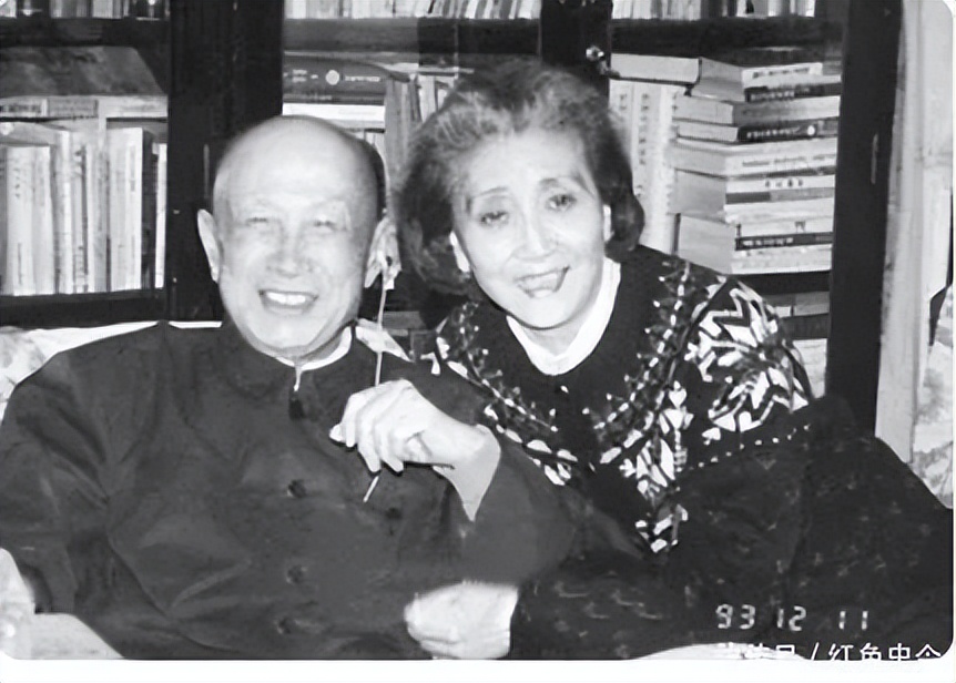 鏃ユ湰濂冲瓙涓虹埍鍙樻垚鎭堕緳澶嶄粐,鏃ユ湰濂冲瓙鐖变笂涓浗鍐涗汉