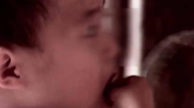 5岁男孩吃土,5岁男童吃土