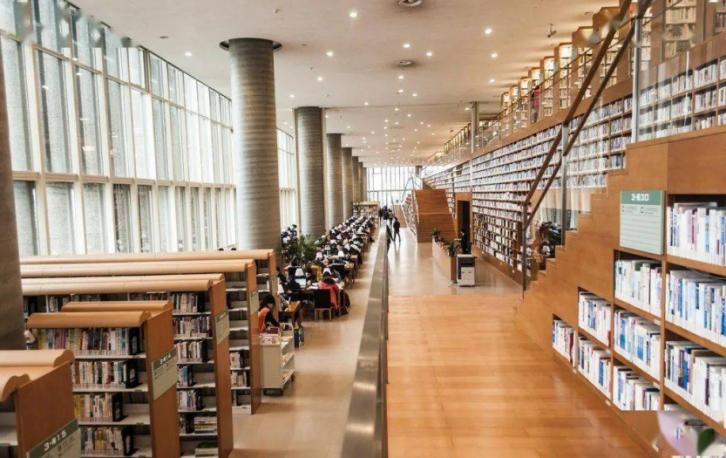 22岁公务员写书赚4100万,公务员写一本书赚4000万