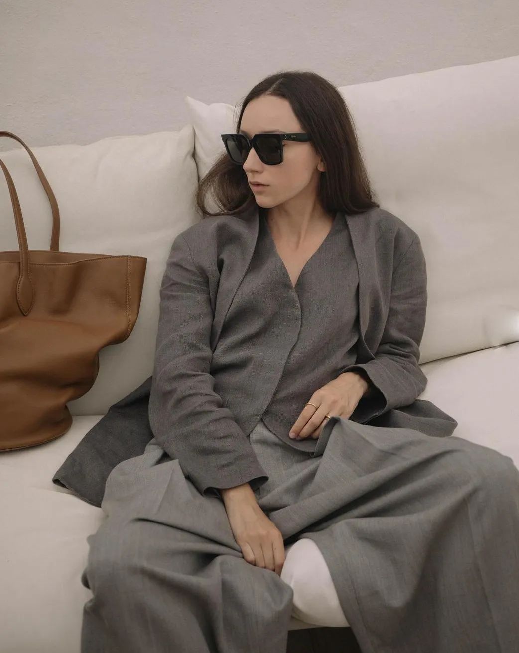 秋日马甲穿搭的n种,春天咖色格子针织马甲怎么搭配