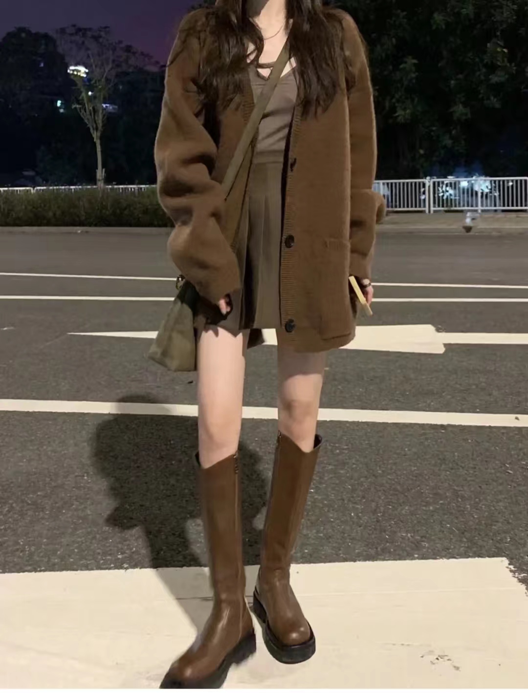 好穿又好搭时尚长筒宽靴,棕色长筒靴子女2022爆款洋气气质