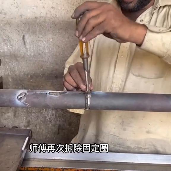 巴铁维修真够奇葩用打铆钉方式修复断开两截的卡车半轴太震撼了