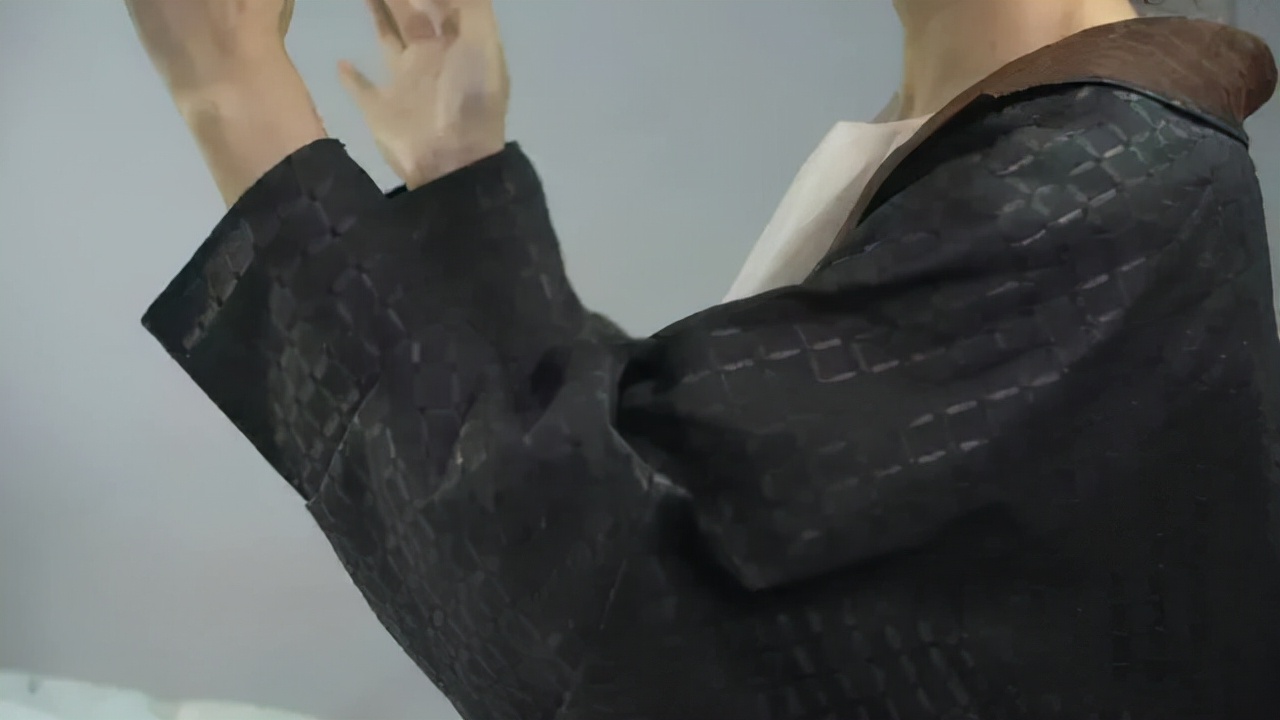 改良版旗袍的面料,如何能让旧旗袍面料焕然一新