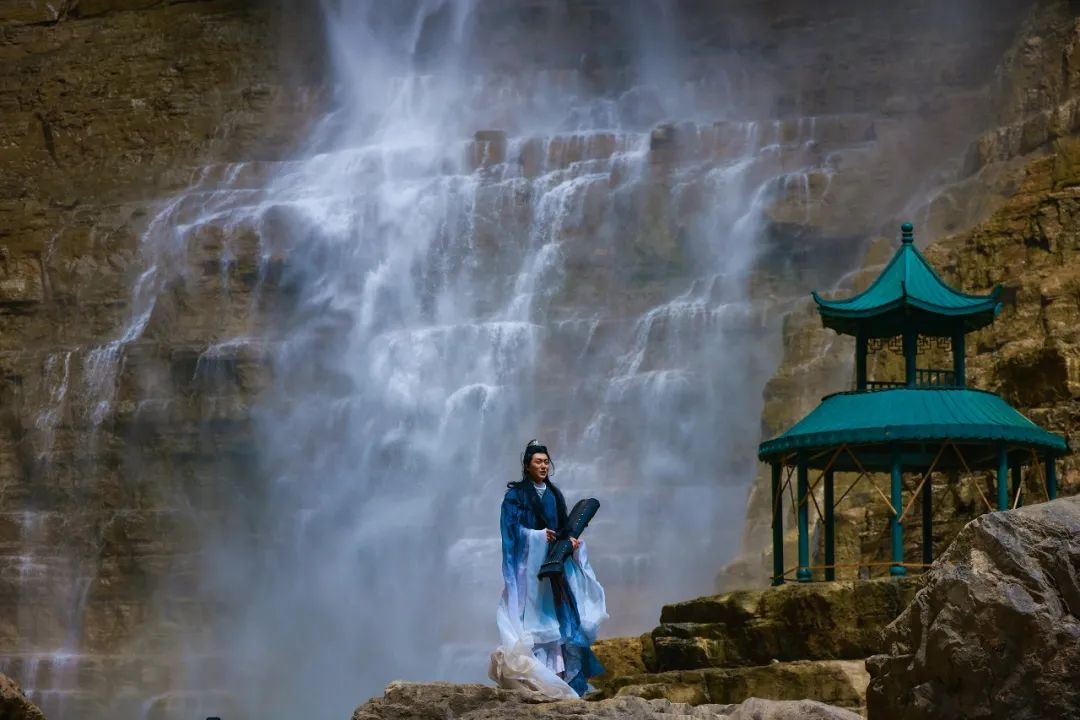 云台山最佳观瀑季,河南云台山看日出观云海